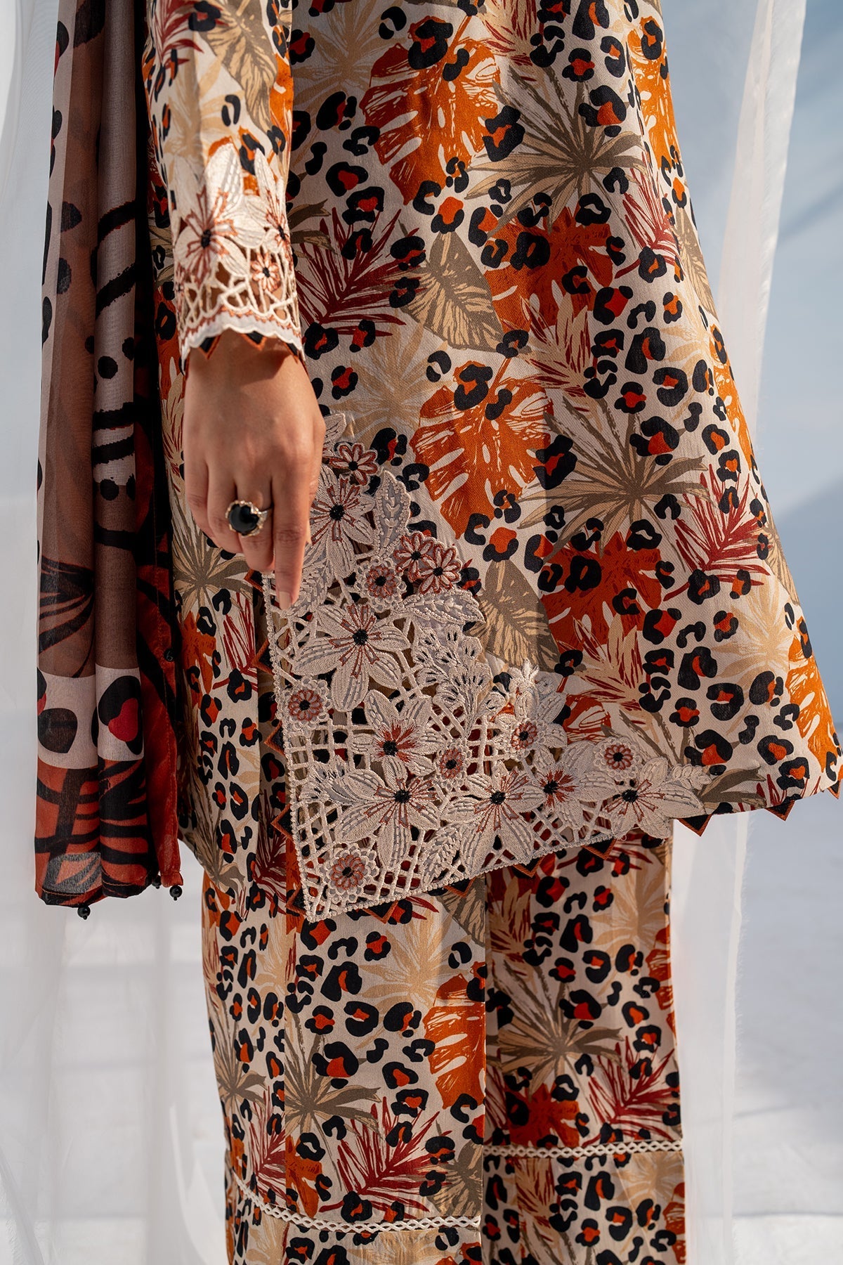 BAROQUE 3PC KARANDI PRINTED SHIRT WITH KARANDI PRINTED DUAPTTA AND TROUSER - 1702