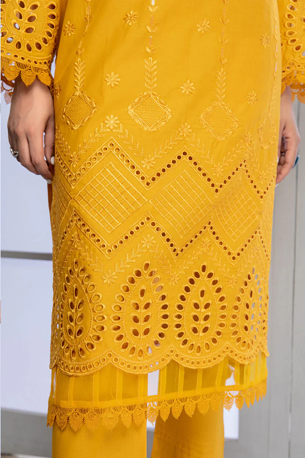 ZARA SHAHJAHAN 3PC Dhanak Embroidered Shirt With Digital Printed Shawl-2004